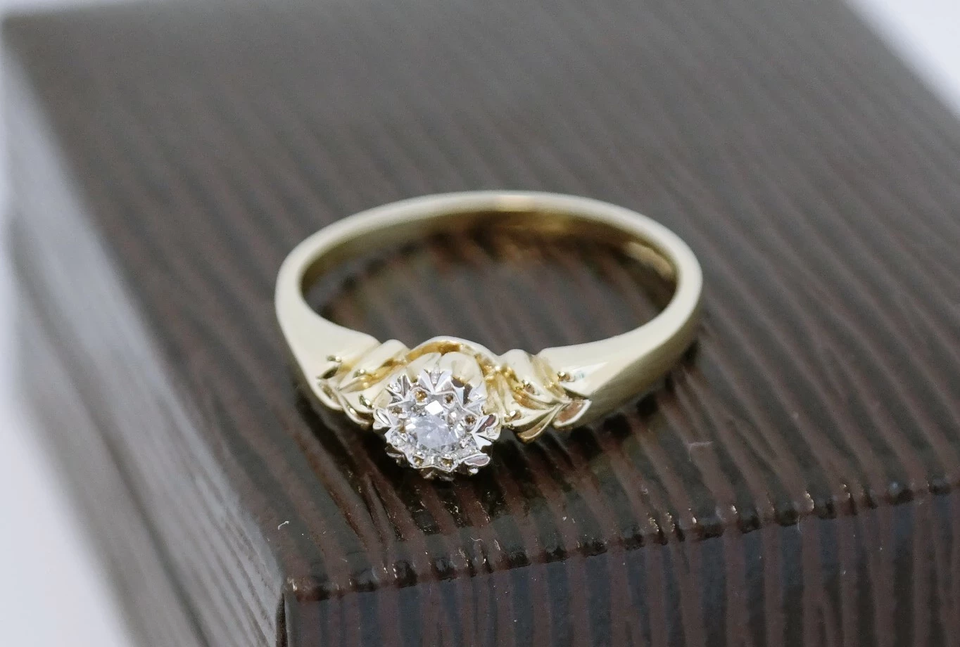 zloty-pierscionek-z-brylantem-014ct-pr-375-r-15-stan-uzywany