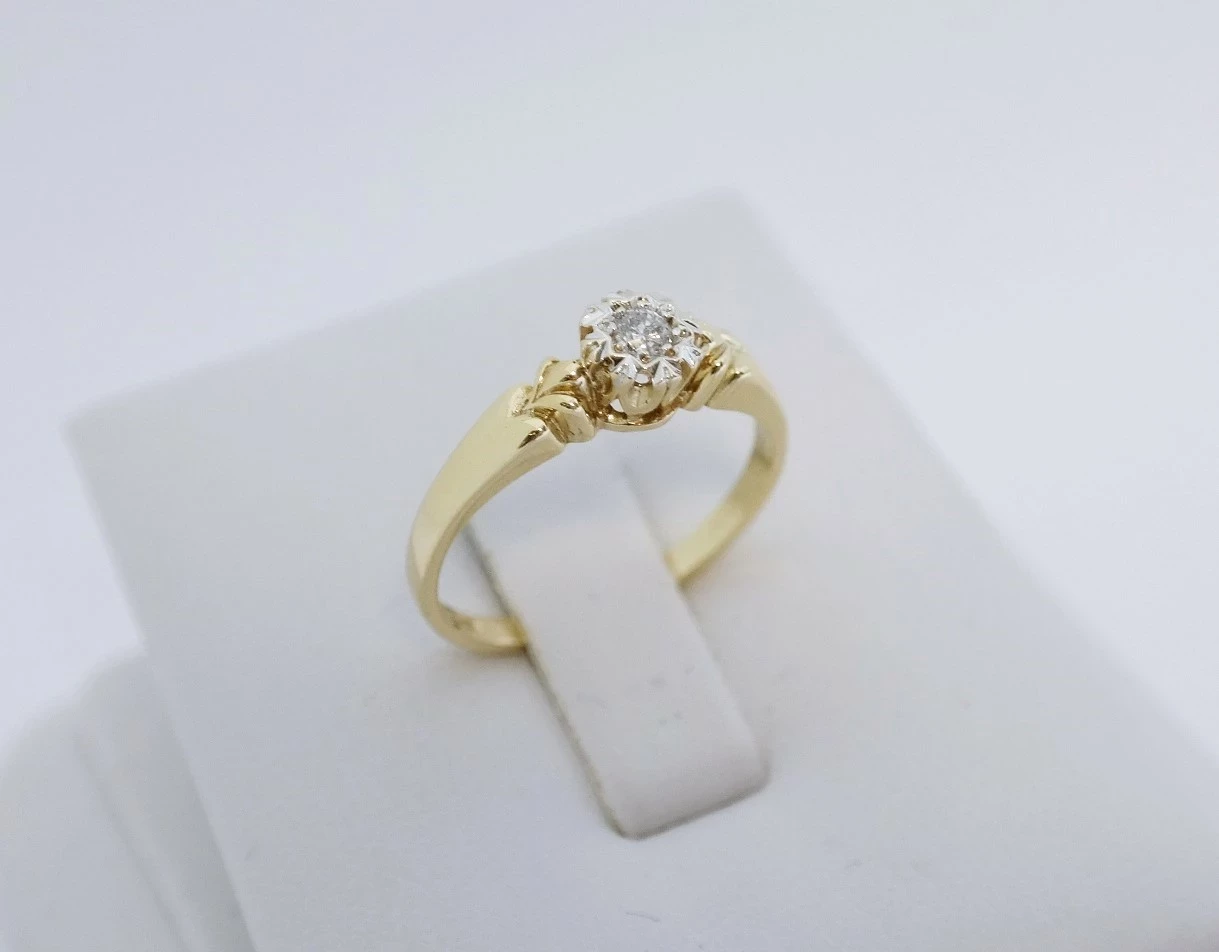 zloty-pierscionek-z-brylantem-014ct-pr-375-r-15-plec-produkt-damski