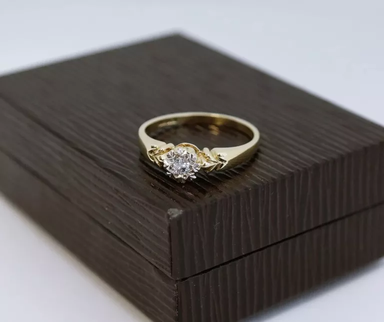 zloty-pierscionek-z-brylantem-014ct-pr-375-r-15-rozmiarsrednica-wew-mm-151733