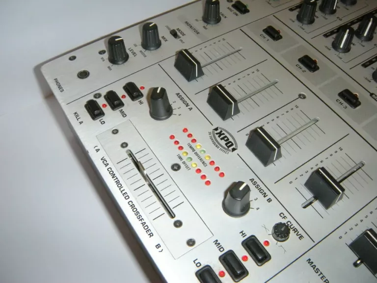 MIKSER AUDIO BEHRINGER DJX700