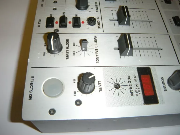 MIKSER AUDIO BEHRINGER DJX700
