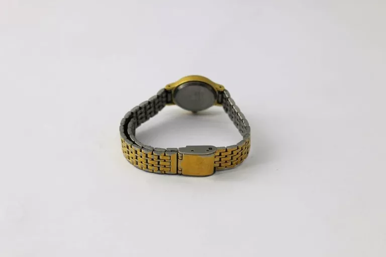 zegarek-lorus-v810-0210-material-paska-aluminium