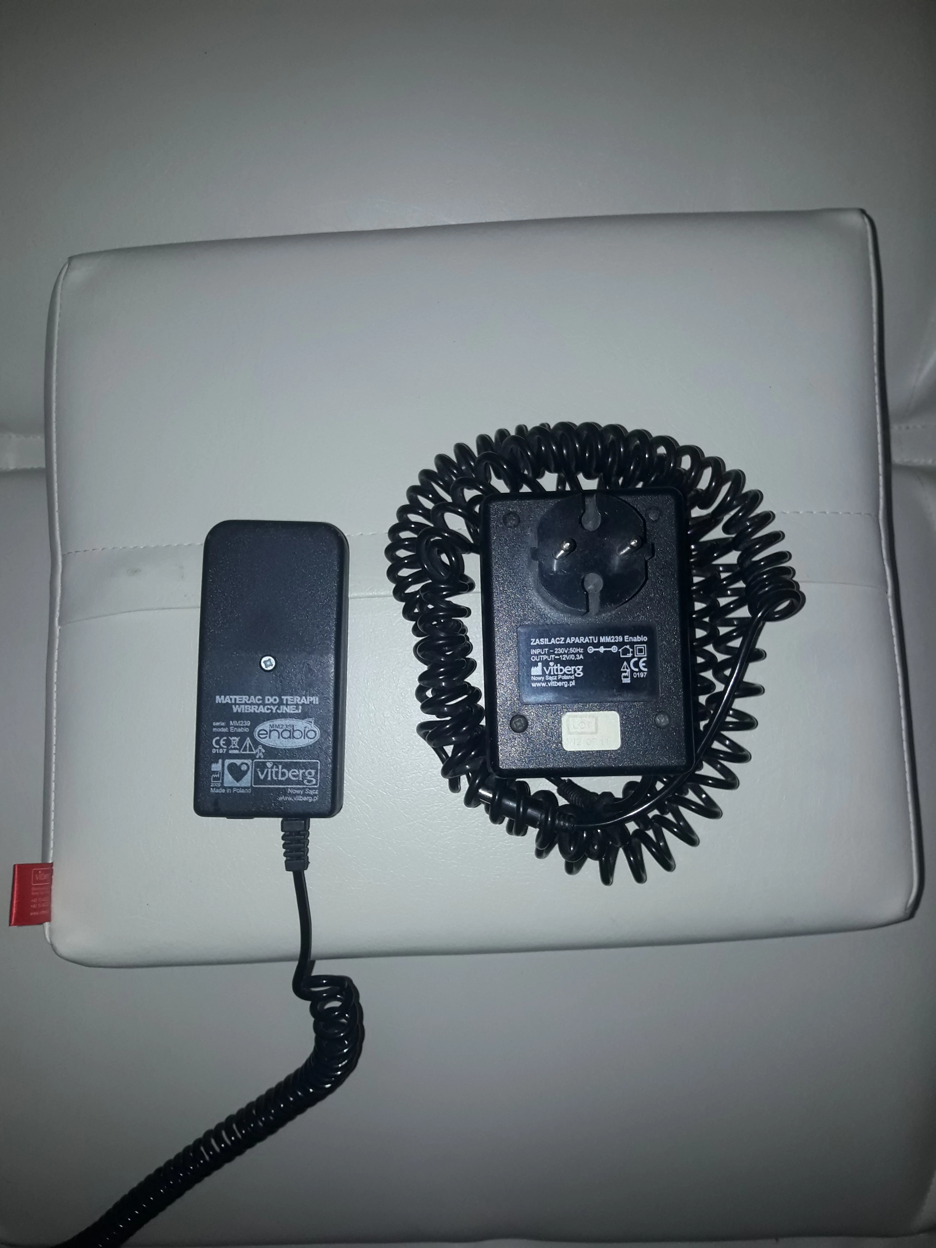 materac-rehabilitacyjny-masujacy-vitberg-enabio-kolor-dominujacy-beze-i-brazy