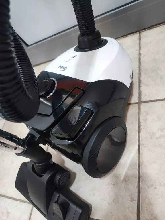 odkurzacz-workowy-beko-vcc34801aw-moc-800