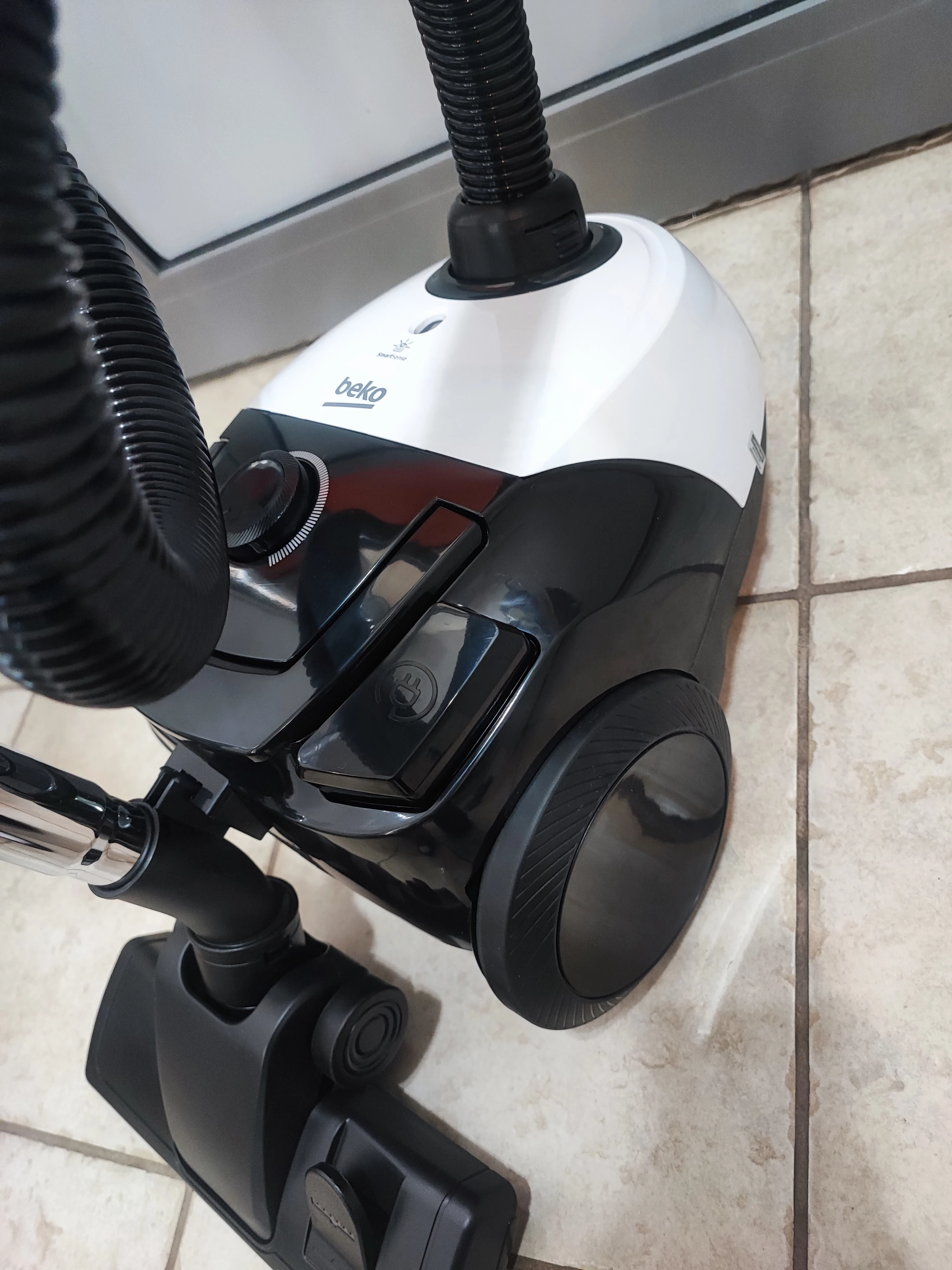 odkurzacz-workowy-beko-vcc34801aw-moc-800