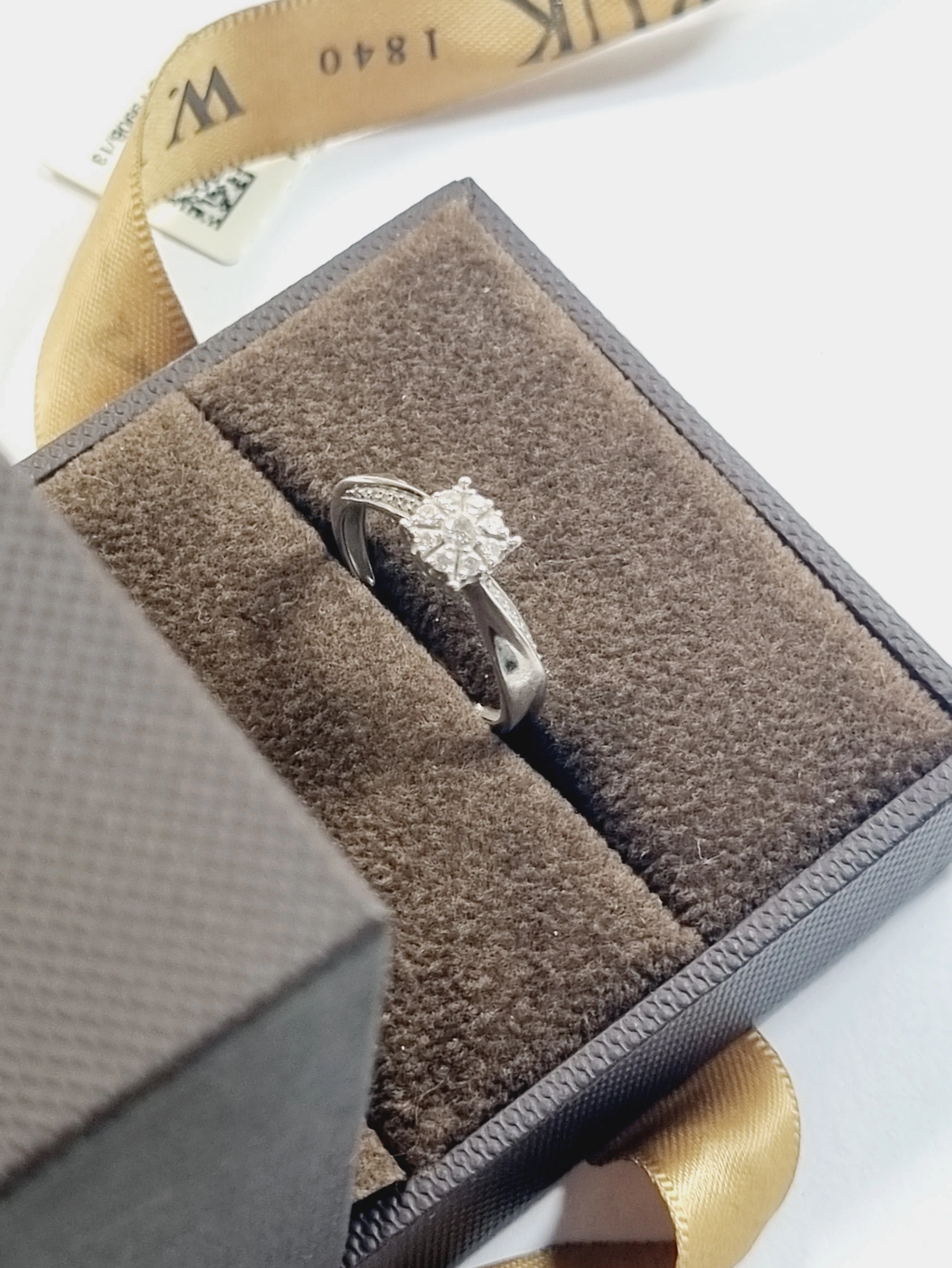 w-kruk-pierscionek-z-diamentami-w-206-585-material-biale-zloto