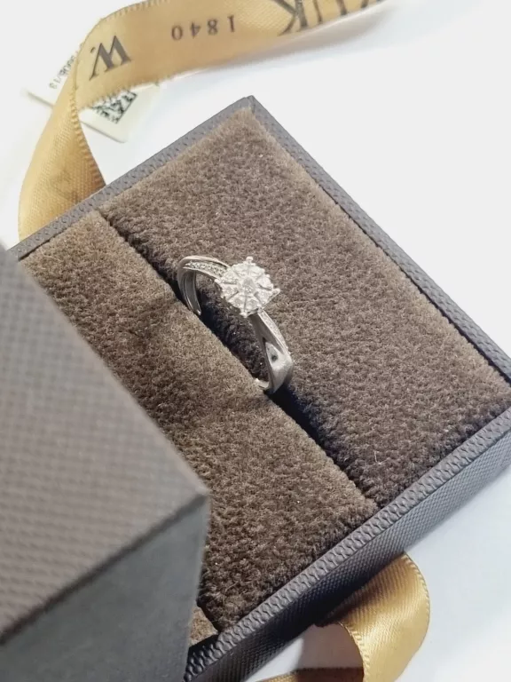 w-kruk-pierscionek-z-diamentami-w-206-585-material-biale-zloto