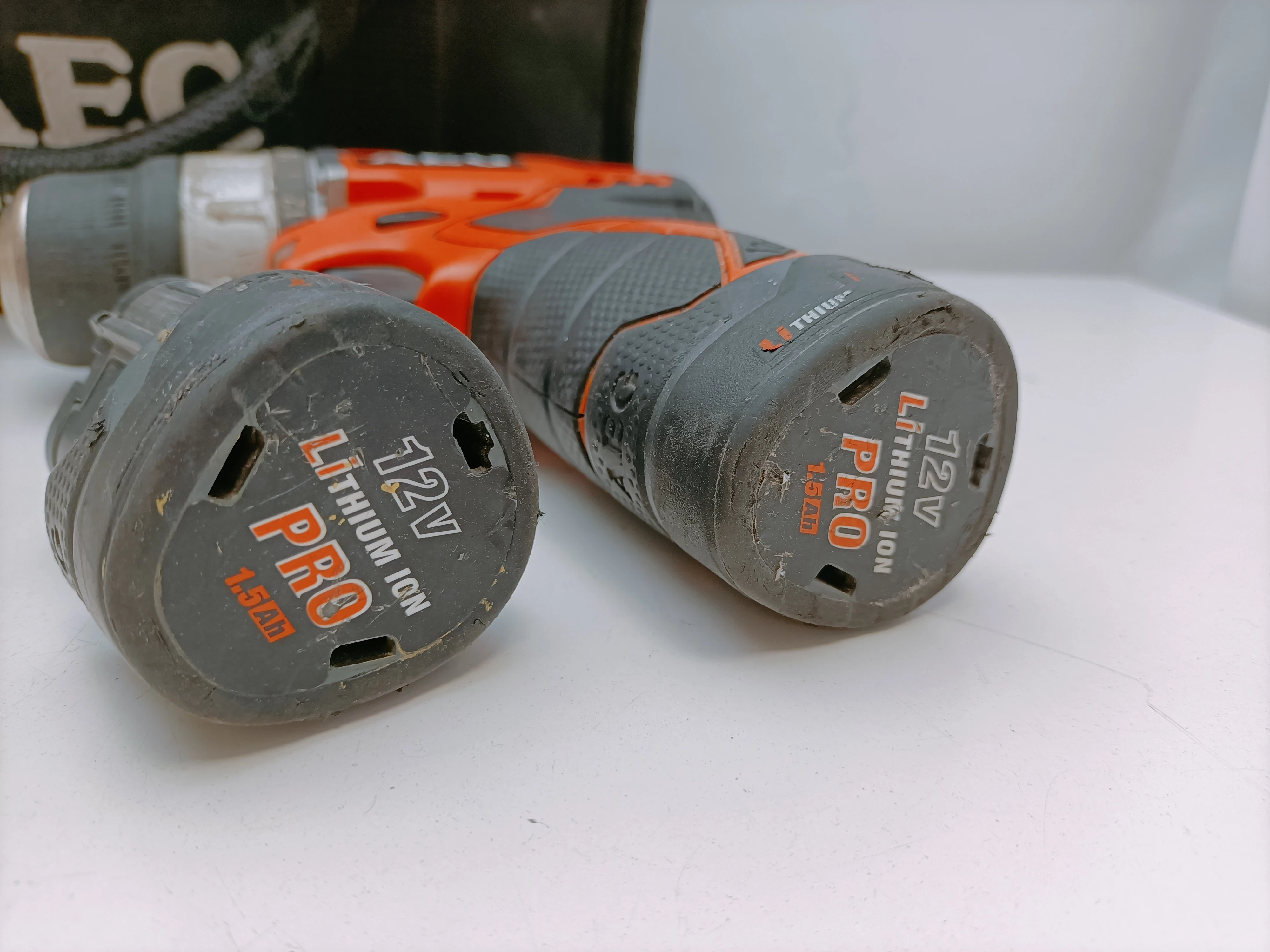 wkretarka-aeg-bs12c2-zasilanie-akumulatorowe