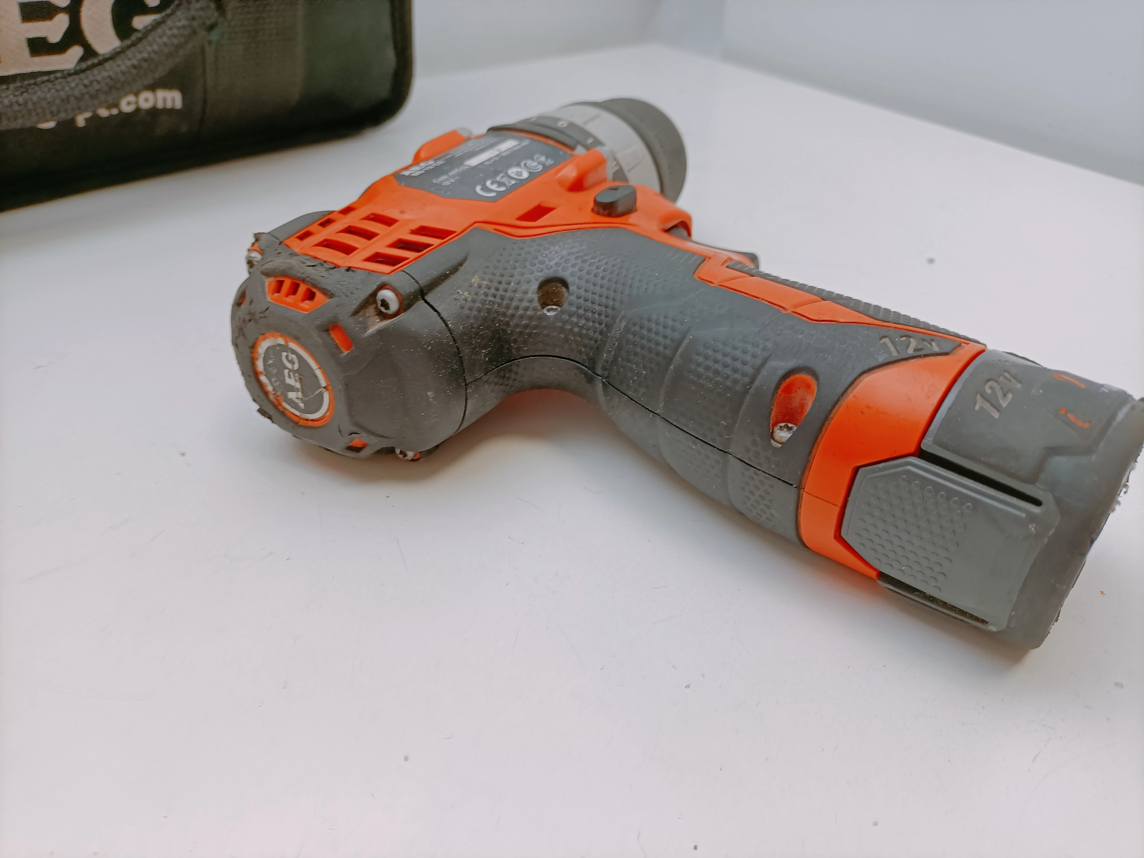 wkretarka-aeg-bs12c2-informacje-dodatkowe-drugi-akumulator-w-zestawie