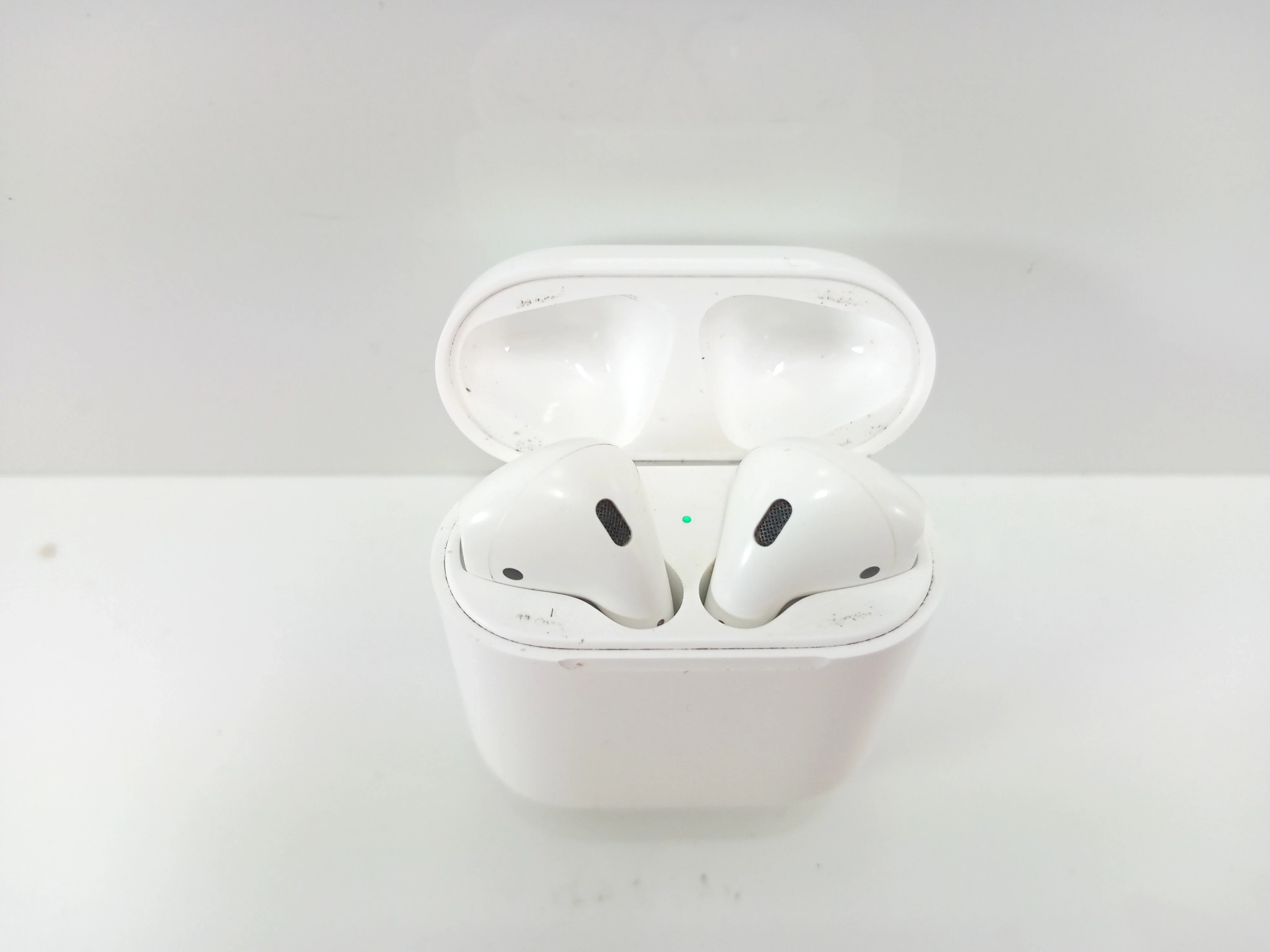 sluchawki-apple-airpods-emc-2862-marka-apple