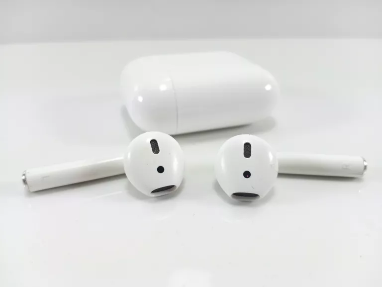 sluchawki-apple-airpods-emc-2862-kolor-dominujacy-bialy
