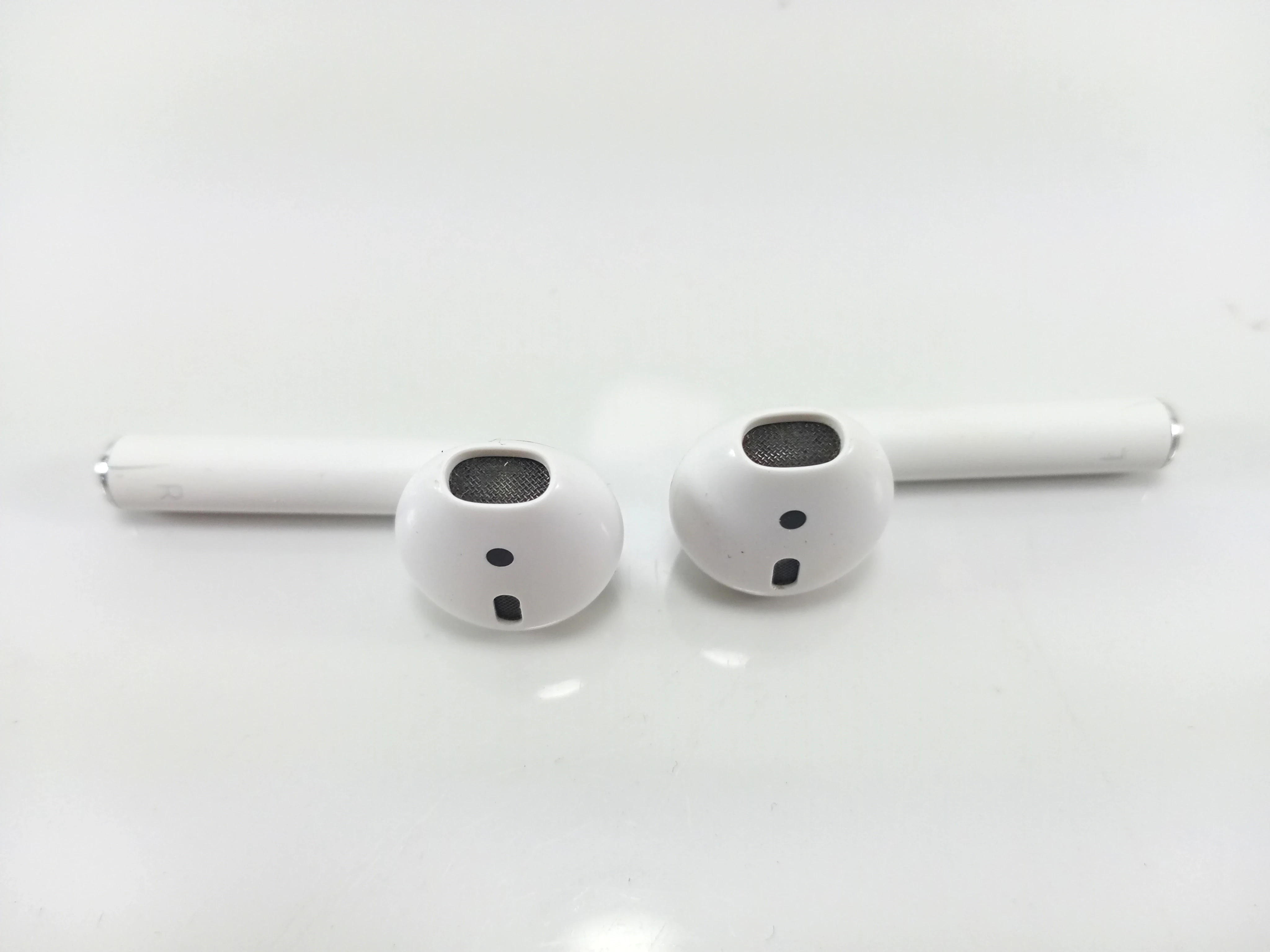 sluchawki-apple-airpods-emc-2862-ean-753326792639
