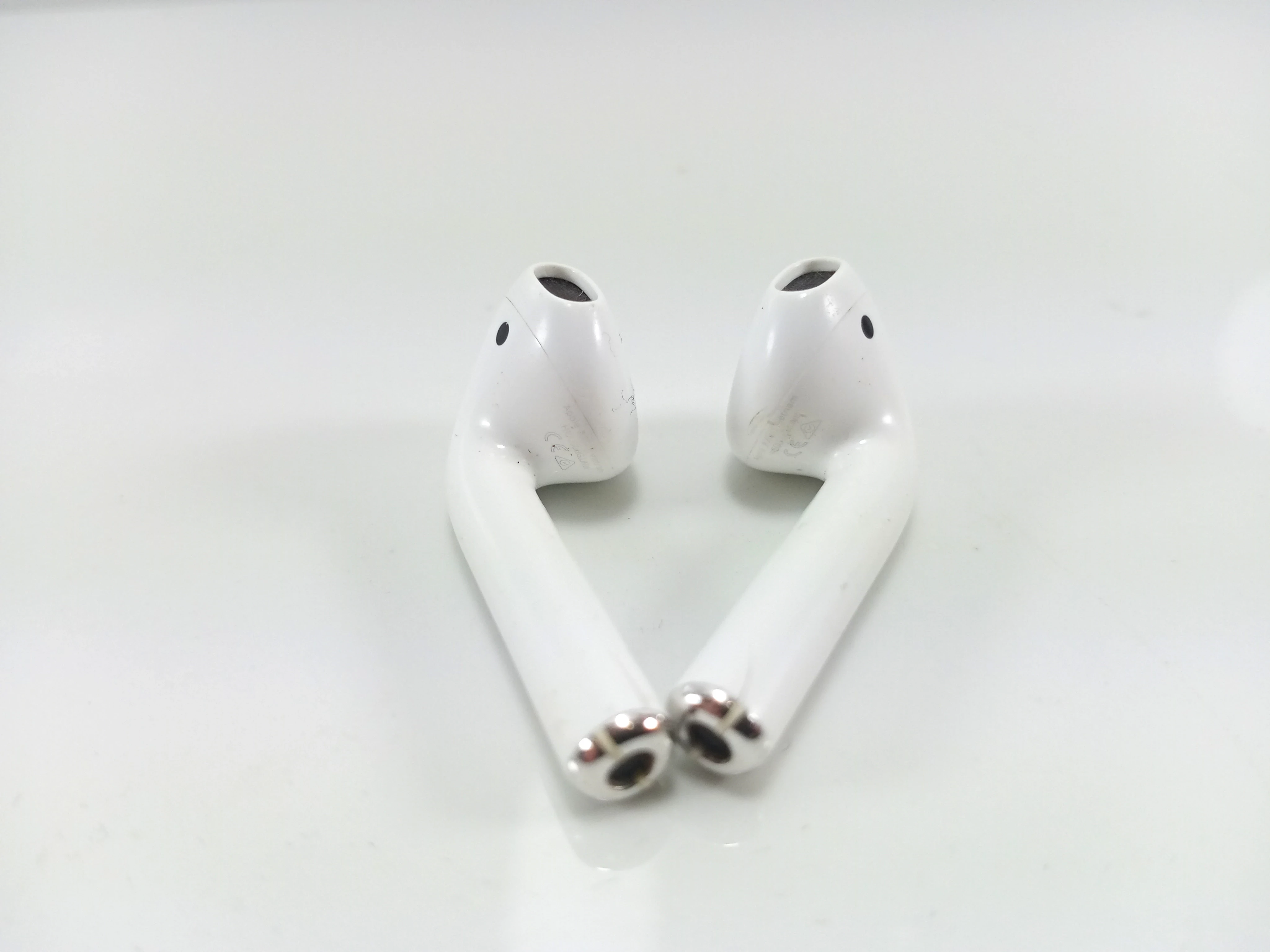sluchawki-apple-airpods-emc-2862-transmisja-sygnalu-bluetooth