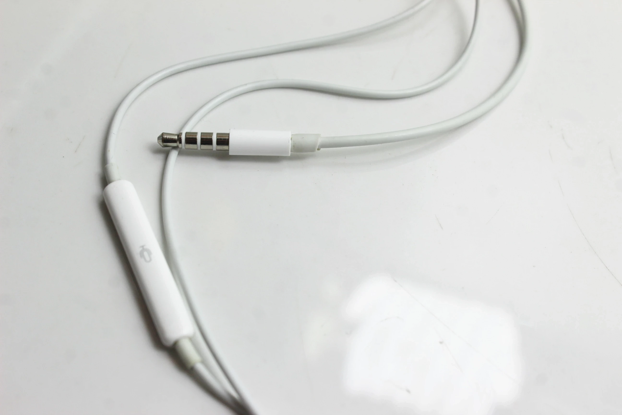 sluchawki-iphone-biale-jack-stan-11323-2