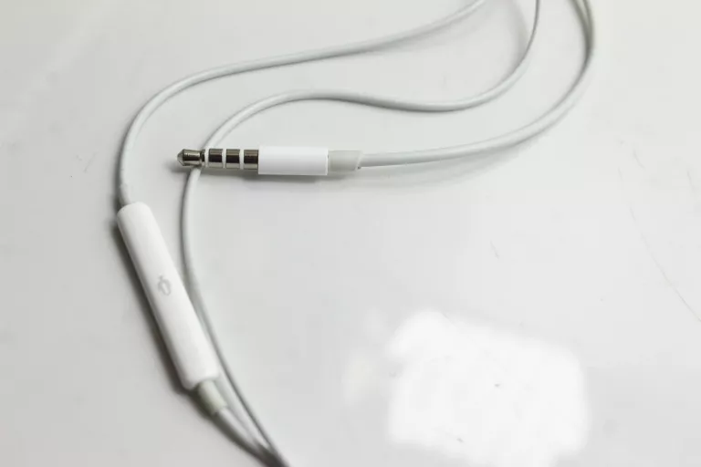 sluchawki-iphone-biale-jack-stan-11323-2