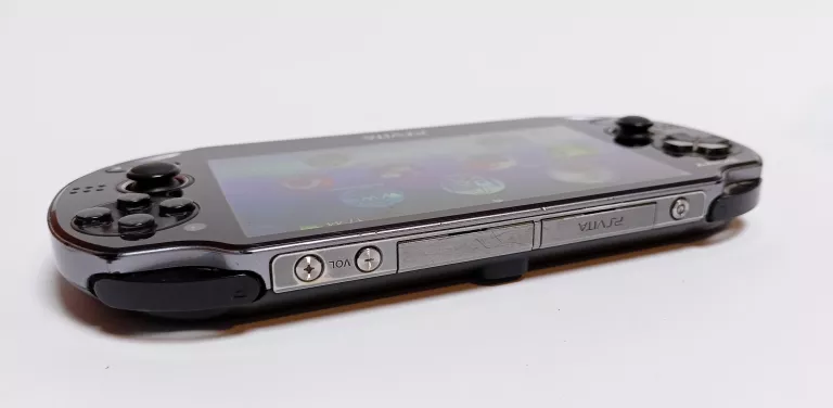 KONSOLA SONY PS VITA + GRY