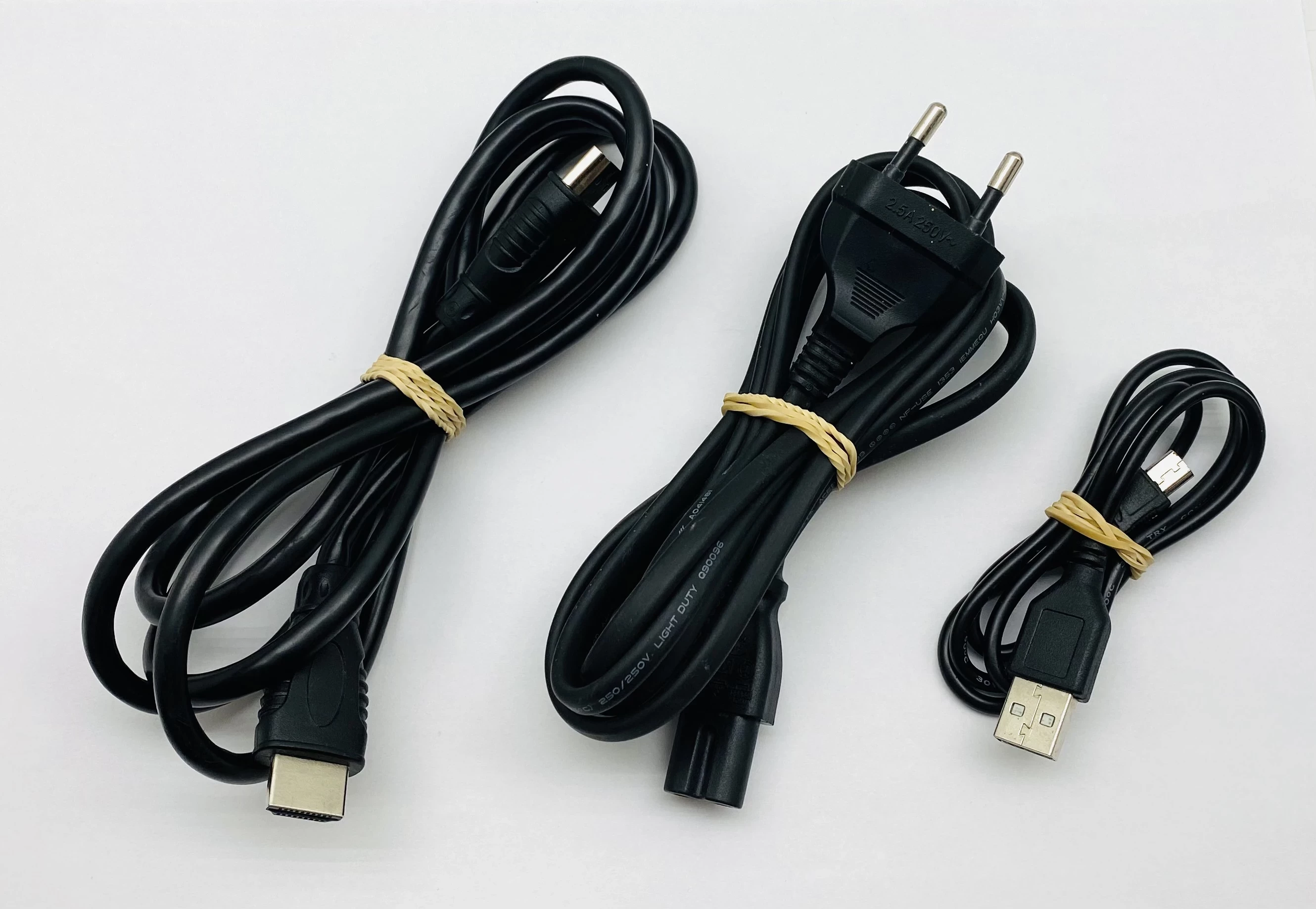 konsola-ps3-slim-cech-2504b-320gb-pad-liczba-kontrolerow-w-zestawie-1