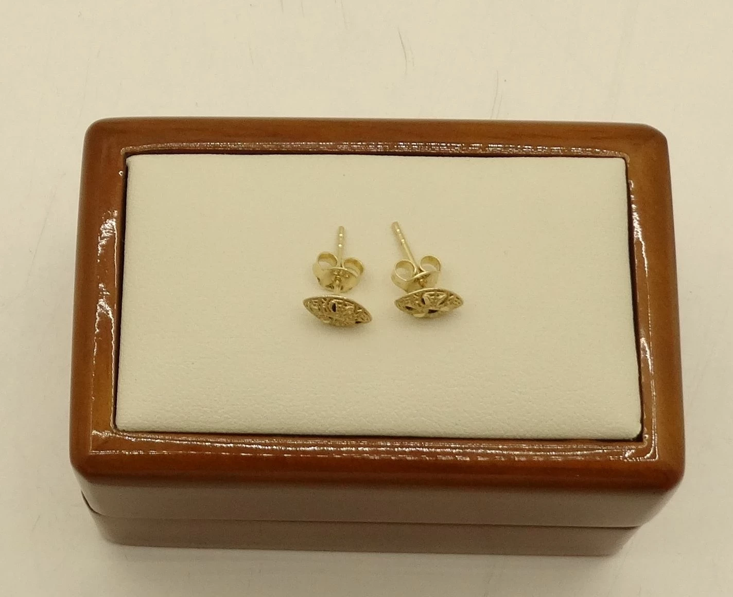 wyjatkowe-zlote-kolczyki-585-085g-rodzaj-bigla-sztyft