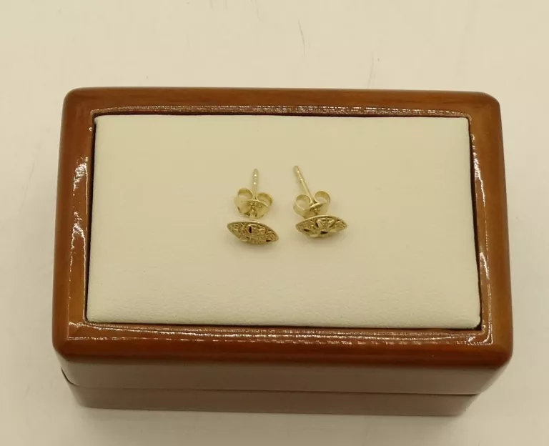 wyjatkowe-zlote-kolczyki-585-085g-rodzaj-bigla-sztyft