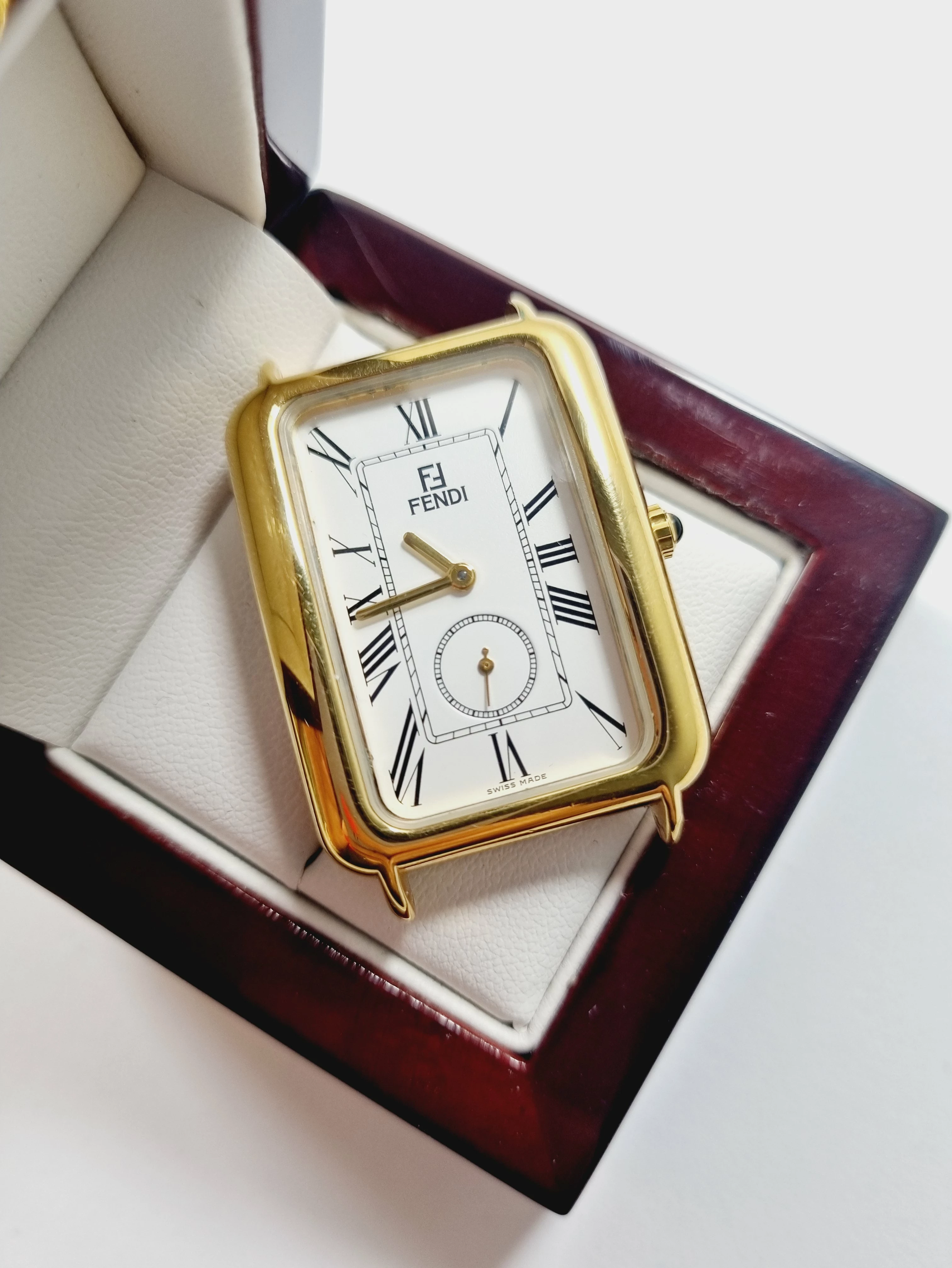 zegarek-fendi-003-013-bateria-uszkodzony-typ-nareczny