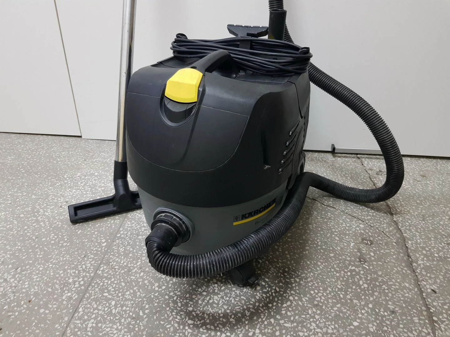odkurzacz-karcher-professional-nt-251-ap-opis-maksymalna-moc-1200