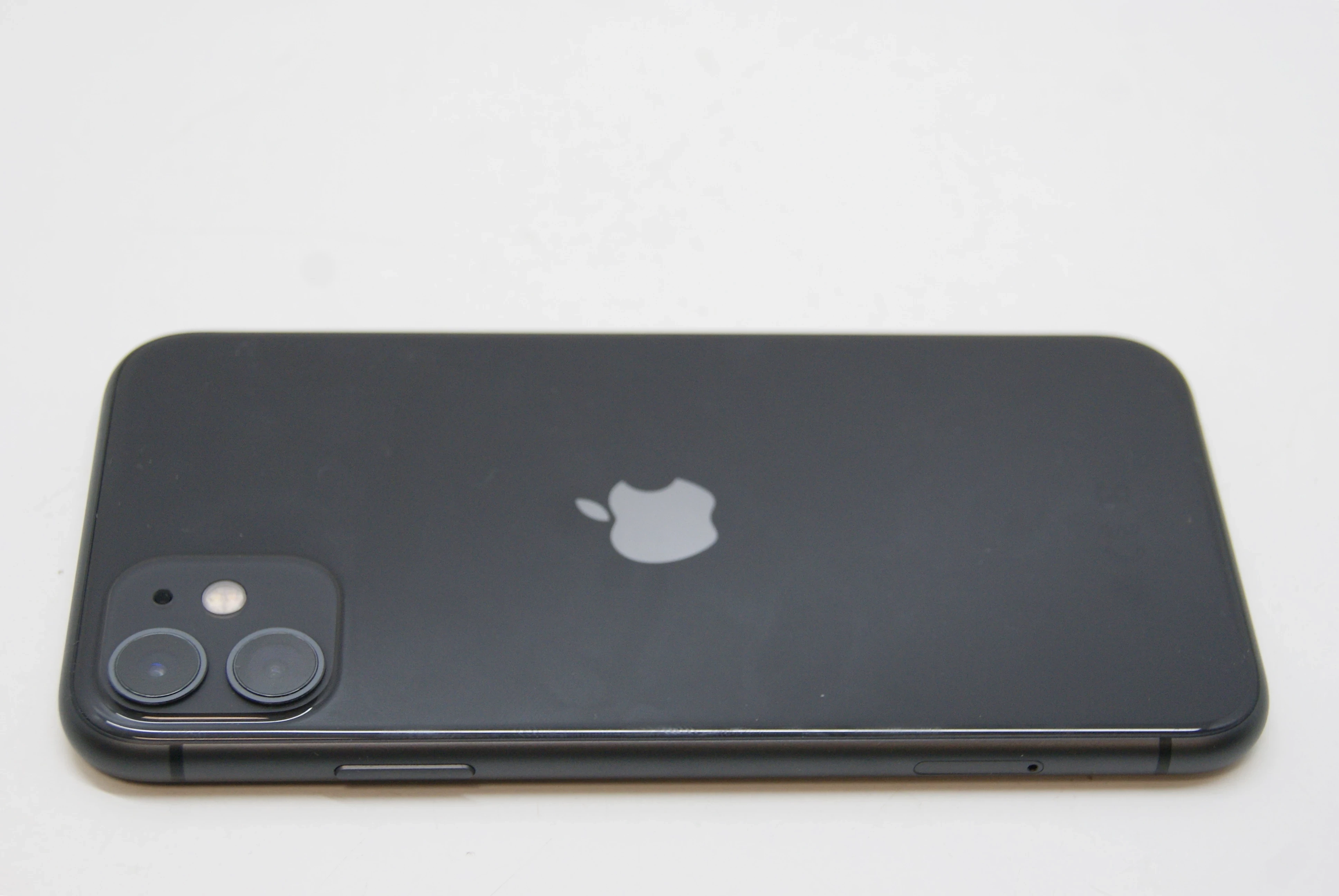 telefon-apple-iphone-11-64gb-kod-producenta-a2111