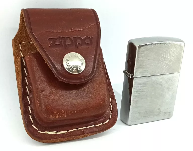 ZAPALNICZKA ZIPPO W SKÓRZANYM POKROWCU