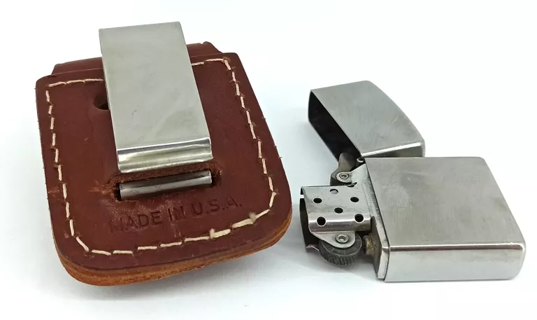 ZAPALNICZKA ZIPPO W SKÓRZANYM POKROWCU
