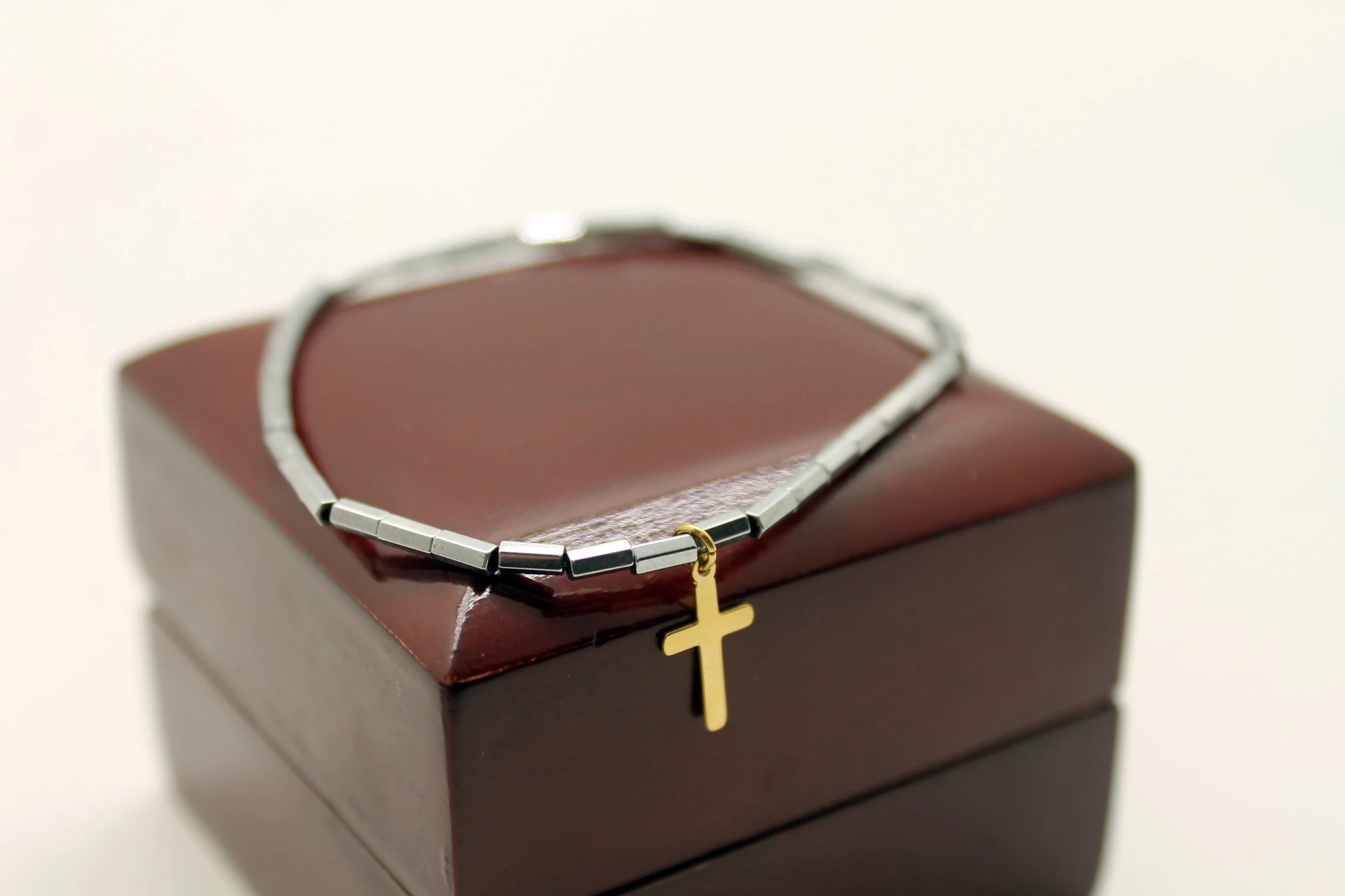 bransoletka-na-gumce-z-zawieszka-krzyzyk-stal-ean-gtin-5701392540611