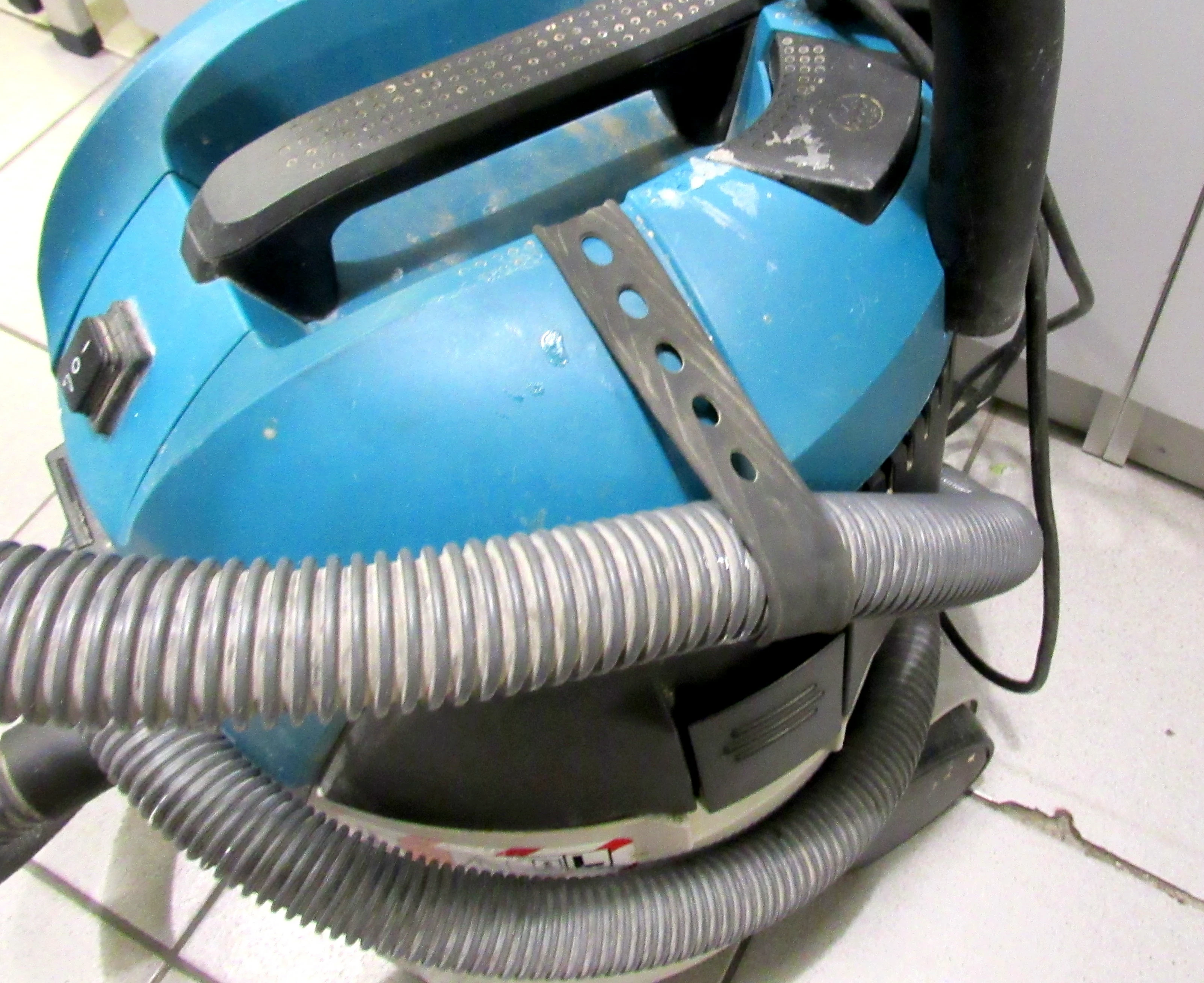 odkurzacz-przemyslowy-makita-vc2512l-ean-gtin-0088381684774