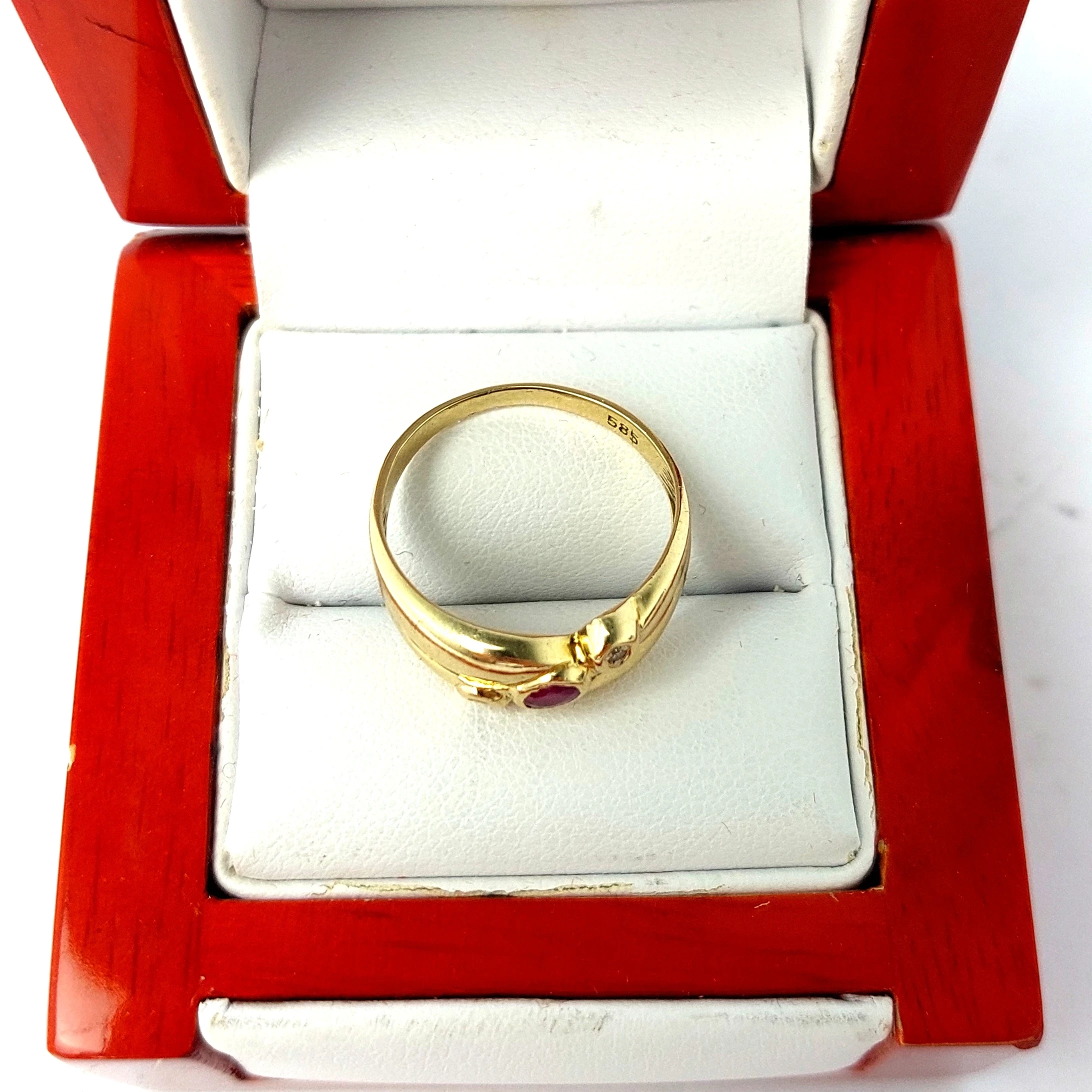 zloty-pierscionek-z-rubinem-294g-material-zloto