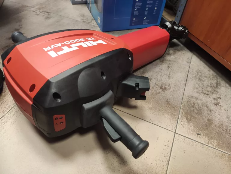 JAK NOWY MŁOT UDAROWY DŁUTUJĄCY HILTI TE 3000-AVR