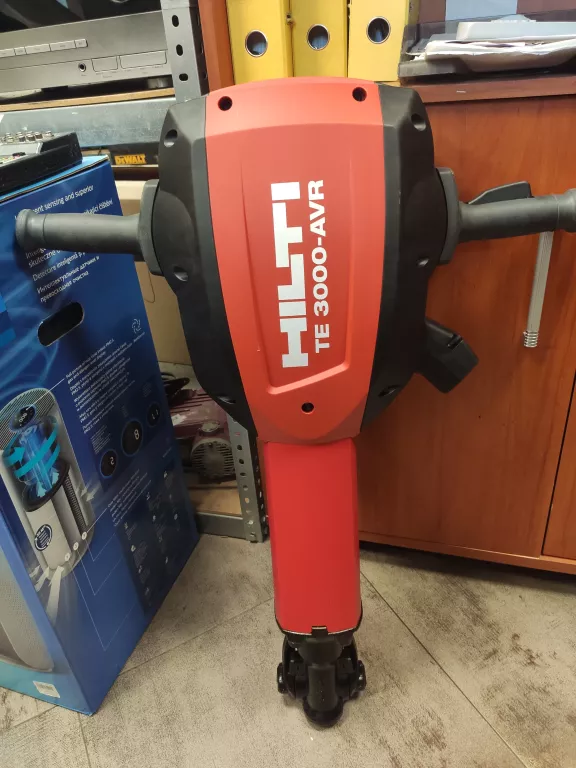 JAK NOWY MŁOT UDAROWY DŁUTUJĄCY HILTI TE 3000-AVR