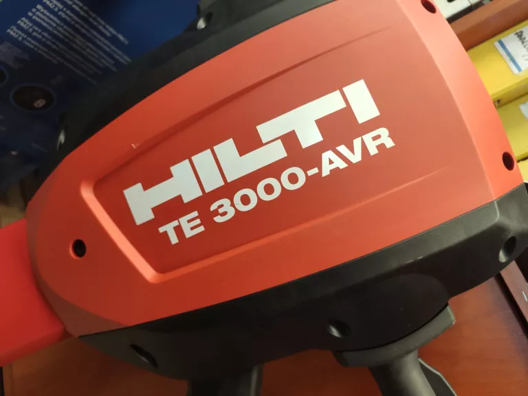 JAK NOWY MŁOT UDAROWY DŁUTUJĄCY HILTI TE 3000-AVR