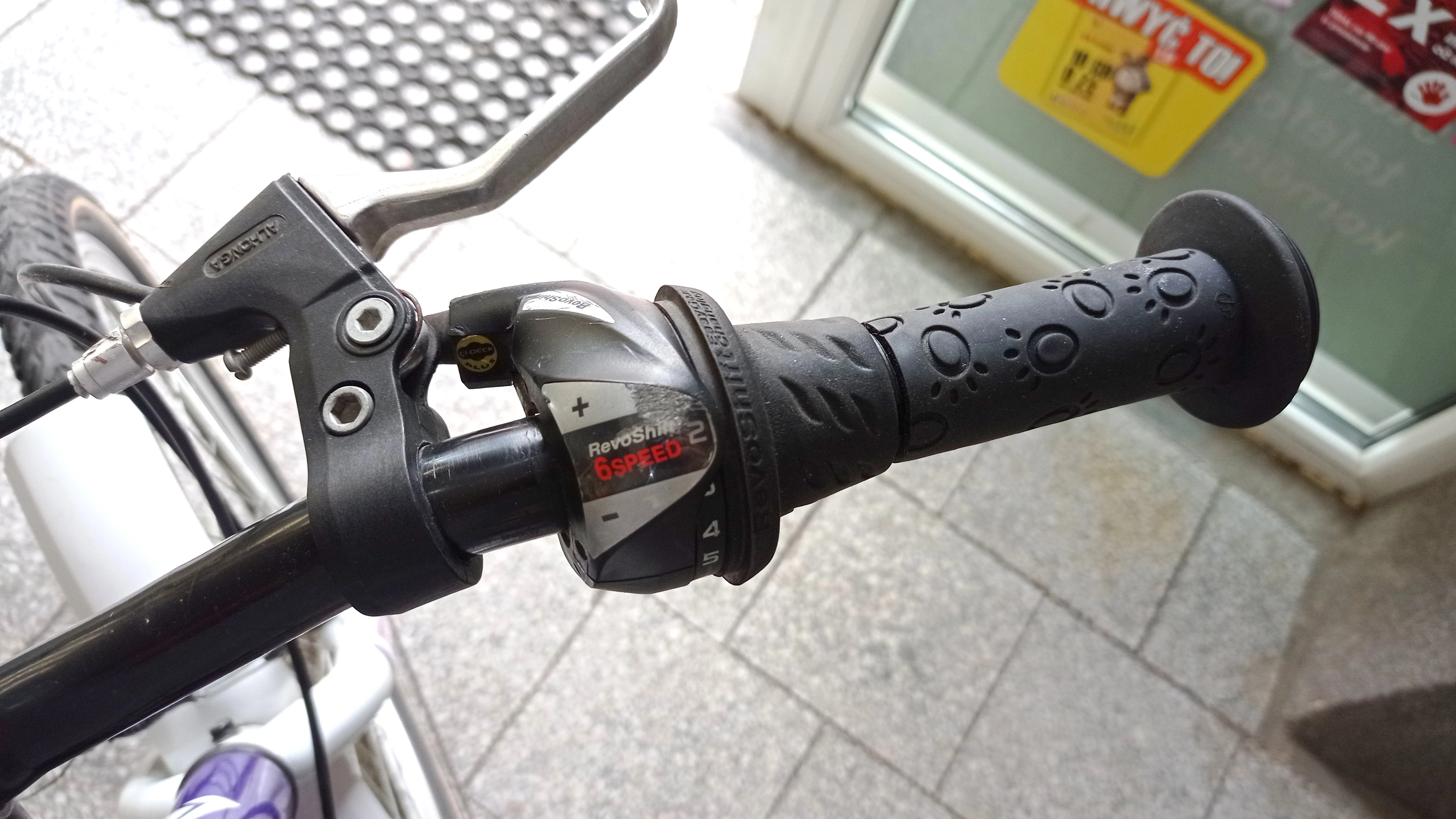 ladny-rower-dziewczecy-kross-emilia-24-model-emilia