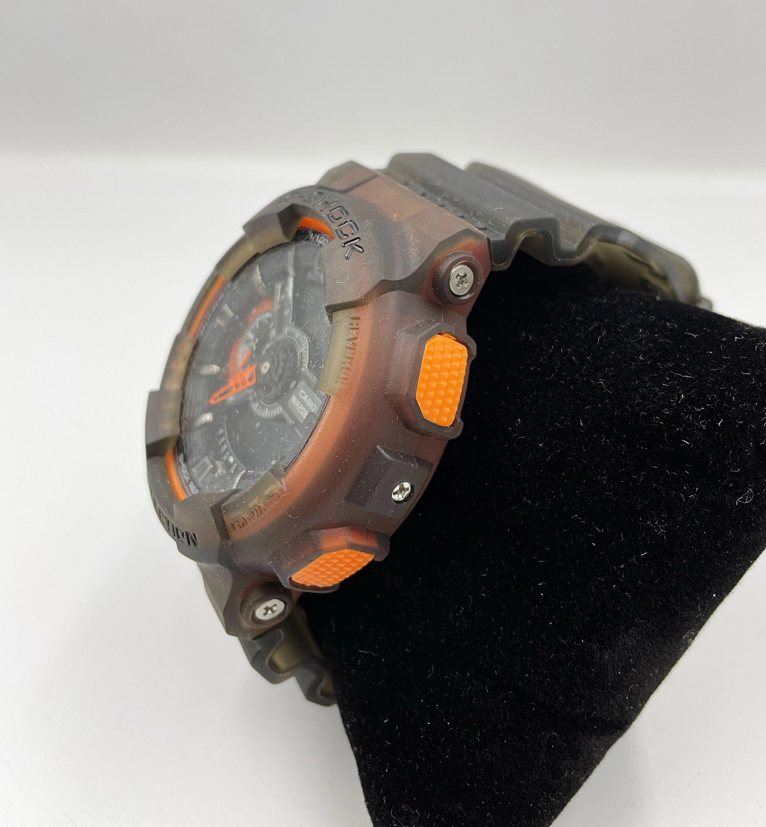 zegarek-casio-g-shock-ga-110gb-ksztalt-koperty-okragla
