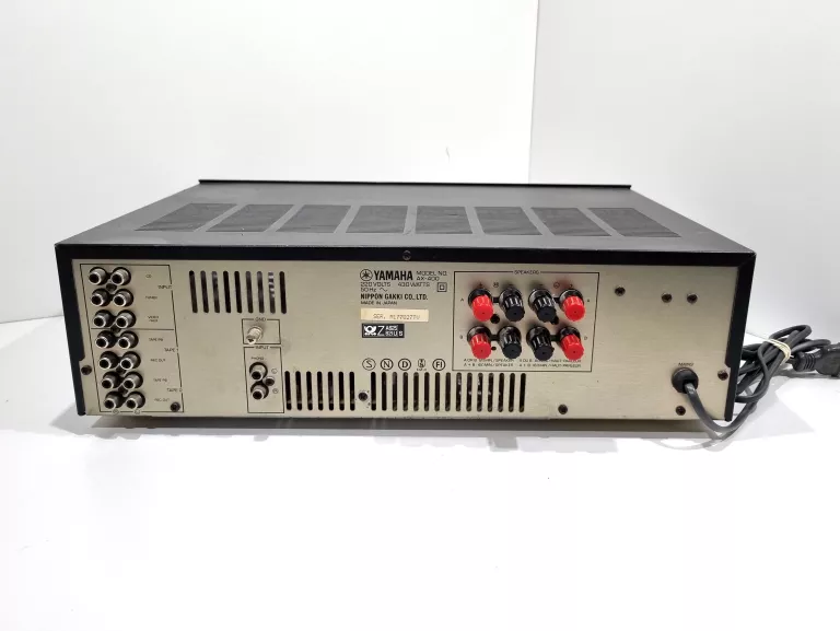 WZMACNIACZ YAMAHA AX 400 CZARNY