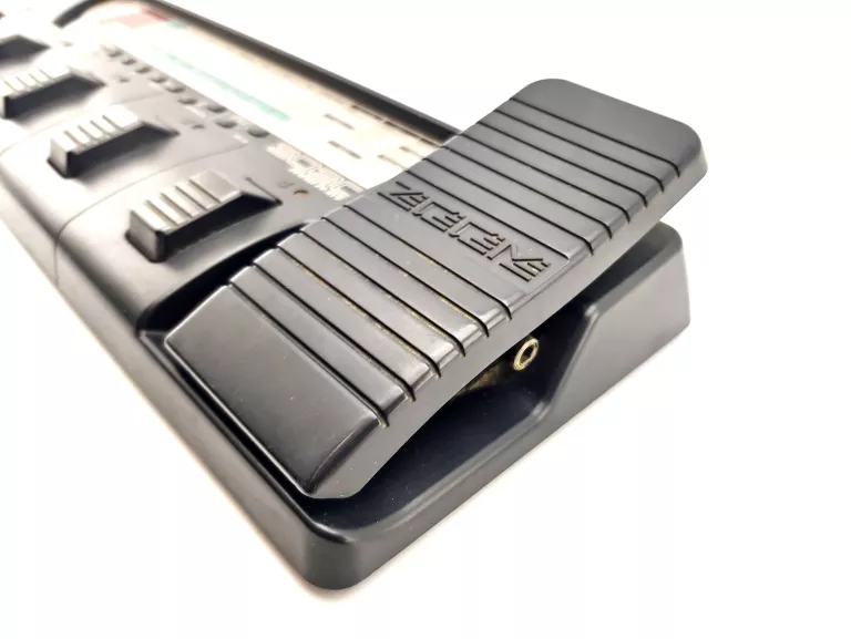 MULTIEFEKT GITAROWY ZOOM PLAYER 3030