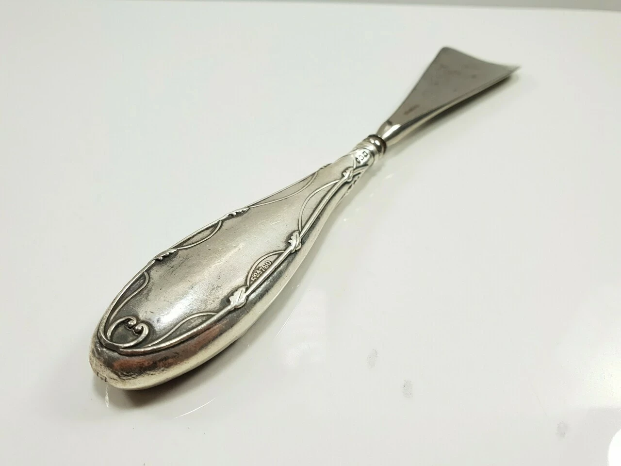 srebrna-lyzka-do-butow-3-maja-48-poznan-ska-x