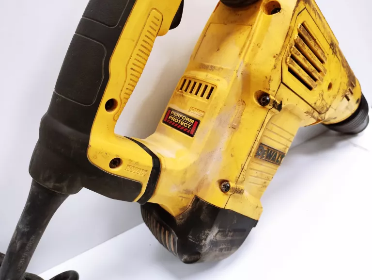 MŁOT WYBURZENIOWY DEWALT D25810K USZKODZONY