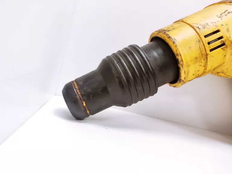 MŁOT WYBURZENIOWY DEWALT D25810K USZKODZONY