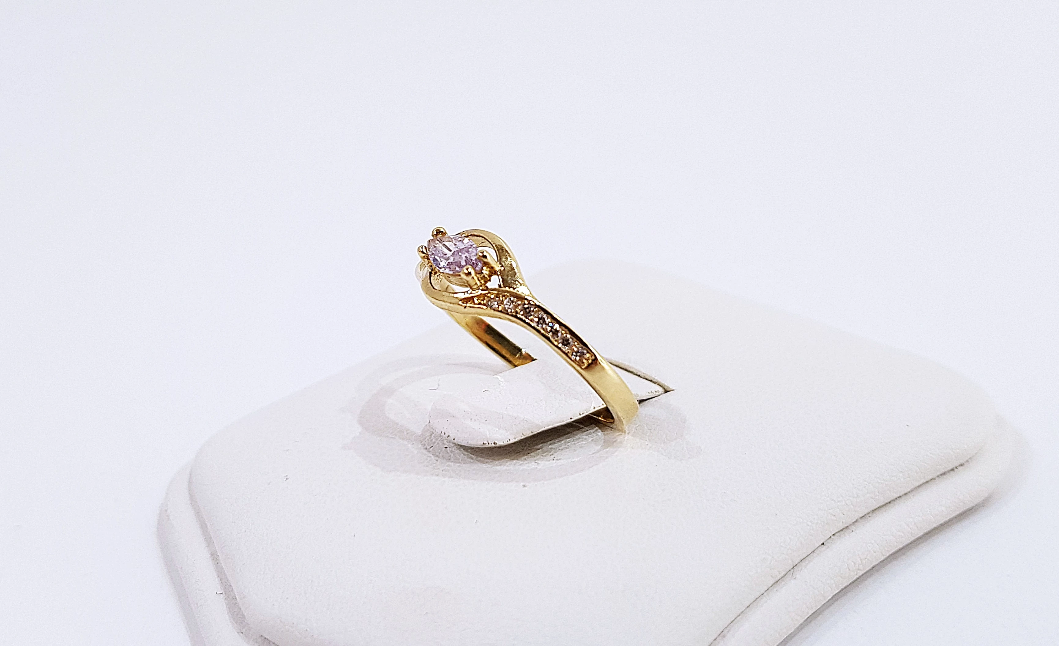 zloty-pierscionek-z-fioletowa-cyrkonia-193-585-r14-stan-11323-238058