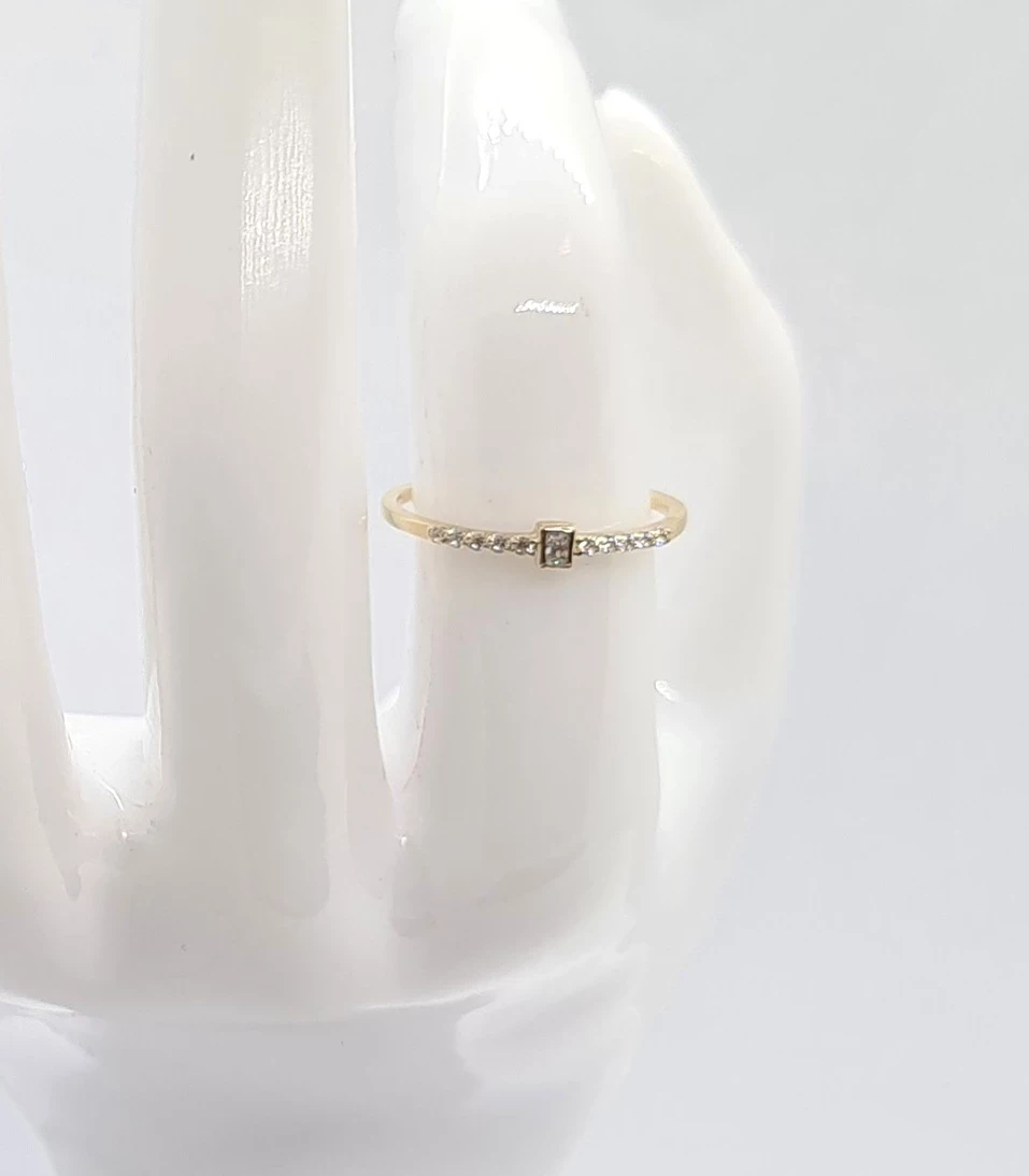 delikatny-pierscionek-z-cyrkoniami-585-pilsudskiego-13a-sj-ostroleka