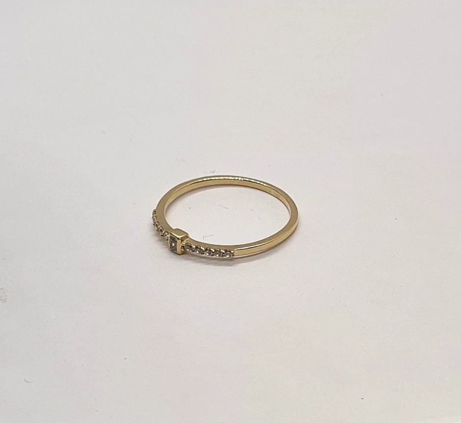 delikatny-pierscionek-z-cyrkoniami-585-kamien-cyrkonia