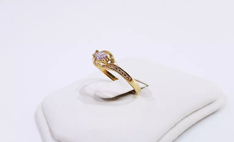 zloty-pierscionek-z-fioletowa-cyrkonia-193-585-r14-stan-11323-238058