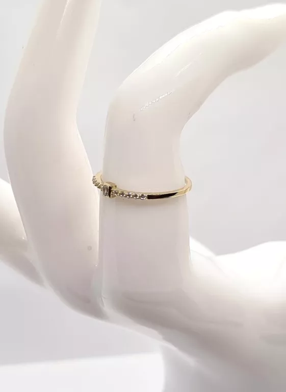 delikatny-pierscionek-z-cyrkoniami-585-stan-uzywany