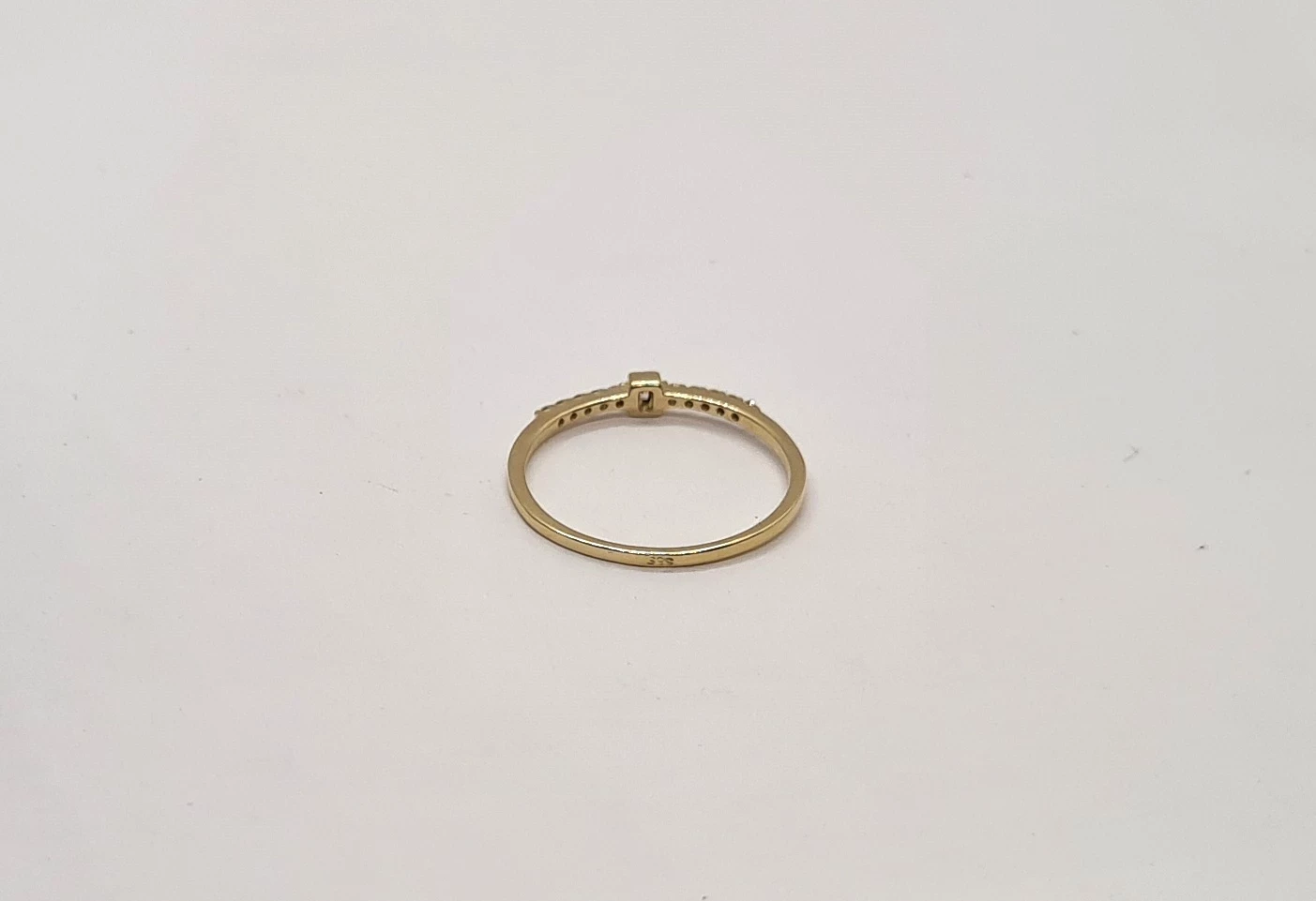 delikatny-pierscionek-z-cyrkoniami-585-rodzaj-klasyczne