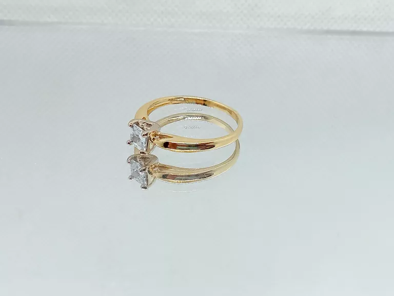 zloty-pierscionek-z-cyrkonia-kwadrat-585-rodzaj-wyrob-jubilerski