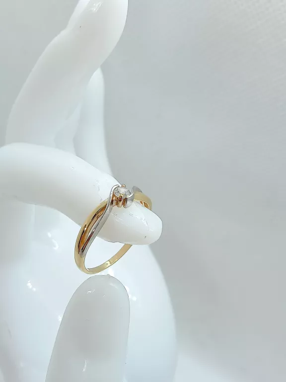 zloty-pierscionek-z-cyrkonia-585-r16-stan-uzywany