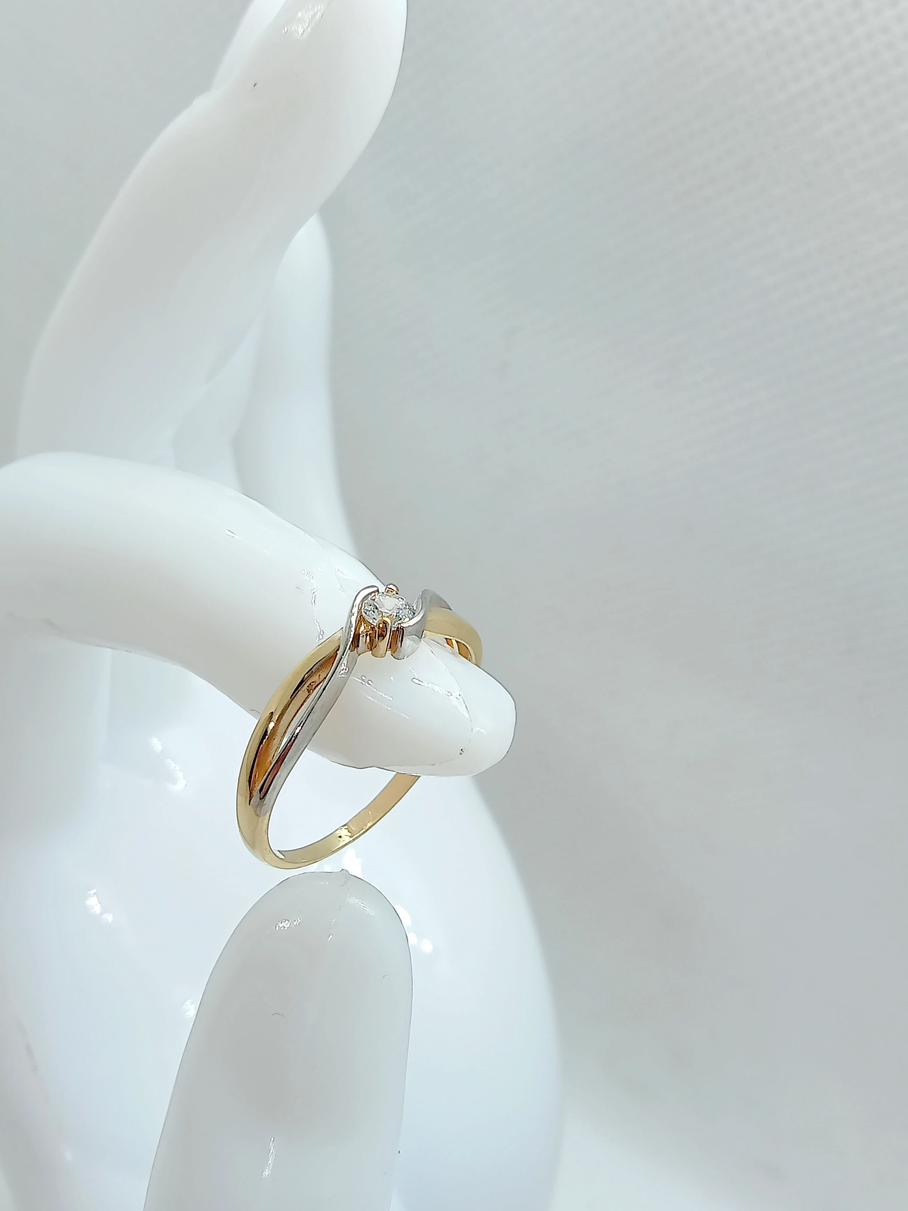 zloty-pierscionek-z-cyrkonia-585-r16-stan-uzywany